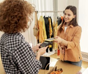 vendeur pret-a-porter boutique amos